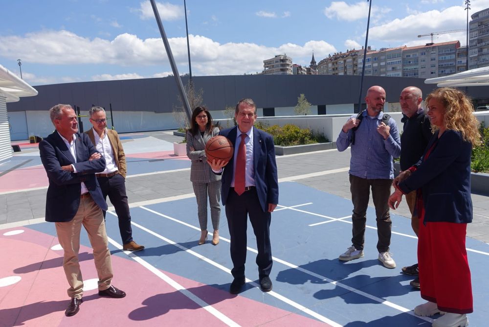 O alcalde na presentación do Basket 3x3 de O Marisquiño en Vialia