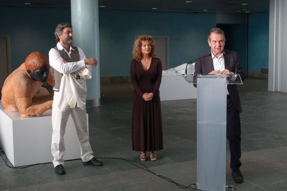 O alcalde e Sergio Portela nun momento da inauguración da exposición