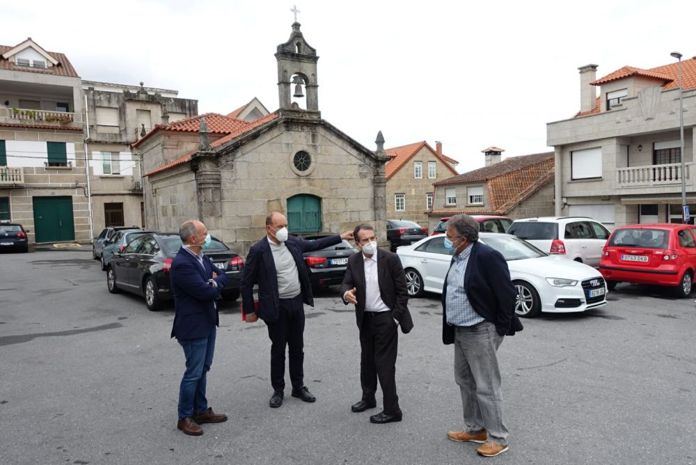 O alcalde, David Regades, delegado de Zona Franca, o arquitecto Alfonso Penelas e o concelleiro Javier Pardo durante a visita