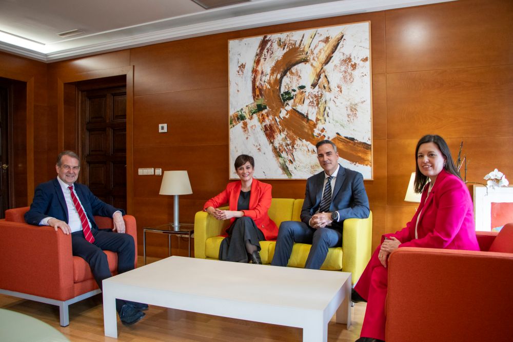 Encontro da ministra Isabel Rodríguez co alcalde de Vigo e a alcaldesa de San Fernando