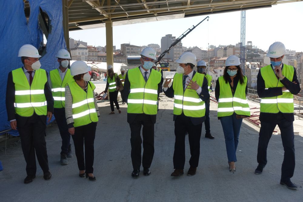 Foto de arquivo da visita que realizaron o alcalde e o presidente de Renfe a nova estación de Vialia.
