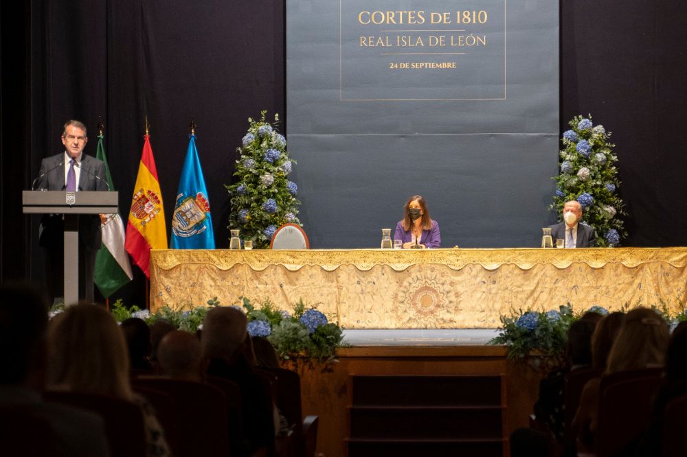 Abel Caballero pronuncia o seu discurso no Real Teatro das Cortes de San Fernando