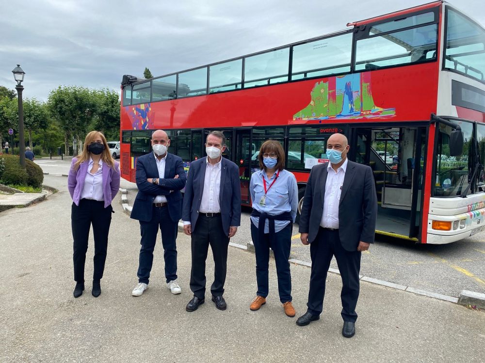 Arquivo: o alcalde na presentación do Bus Turístico estival do ano 2021