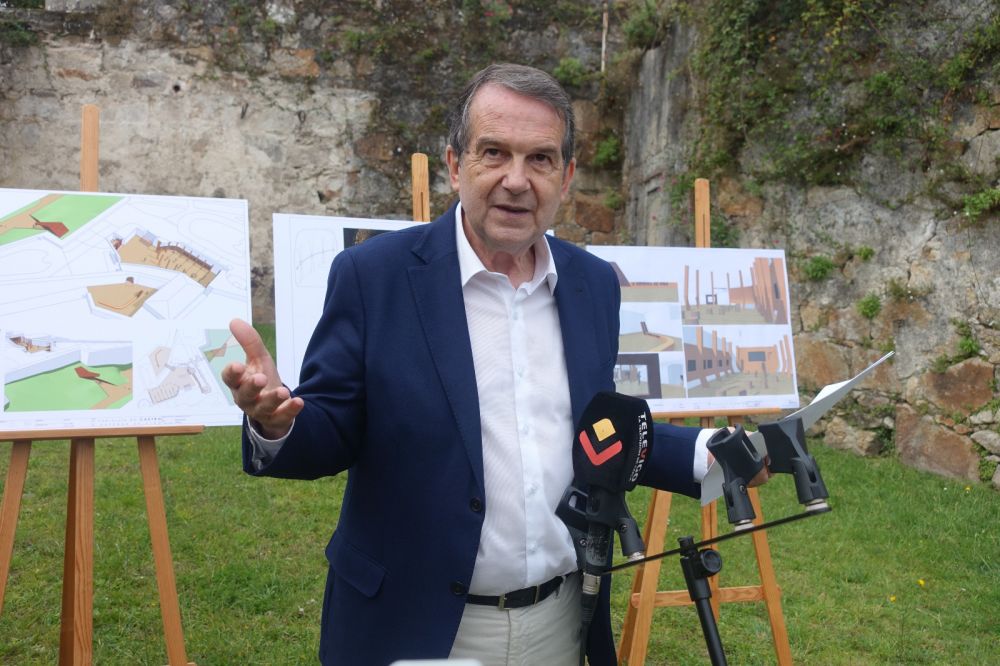 O alcalde informou da decisión este xoves, logo da presentación do proxecto de musealización das galerías da fortaleza do Castro.