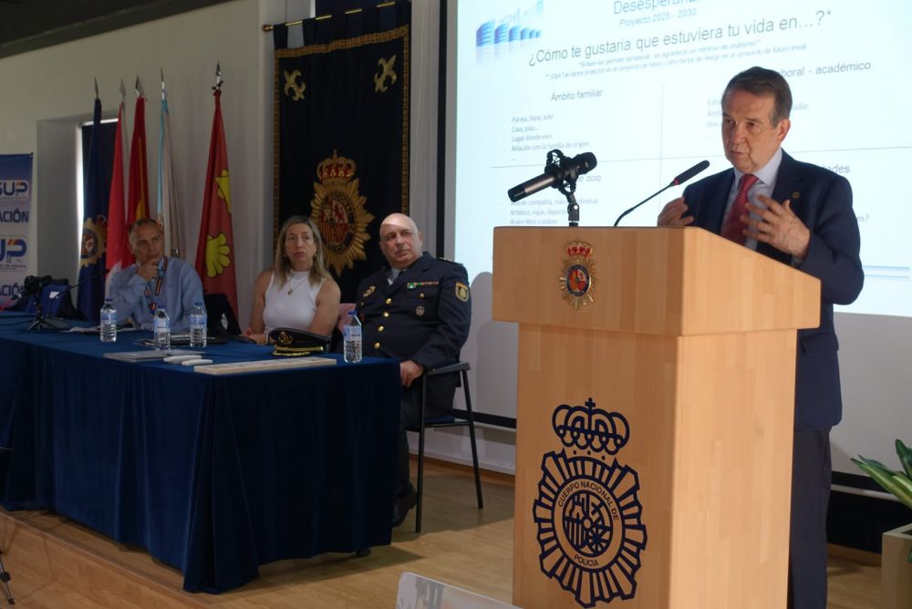 Abel Caballero durante a súa intervención na Comisaría Vigo-Redondela