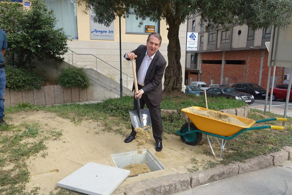 Arquivo: o alcalde no inicio da obra da rúa Aragón Fase VI