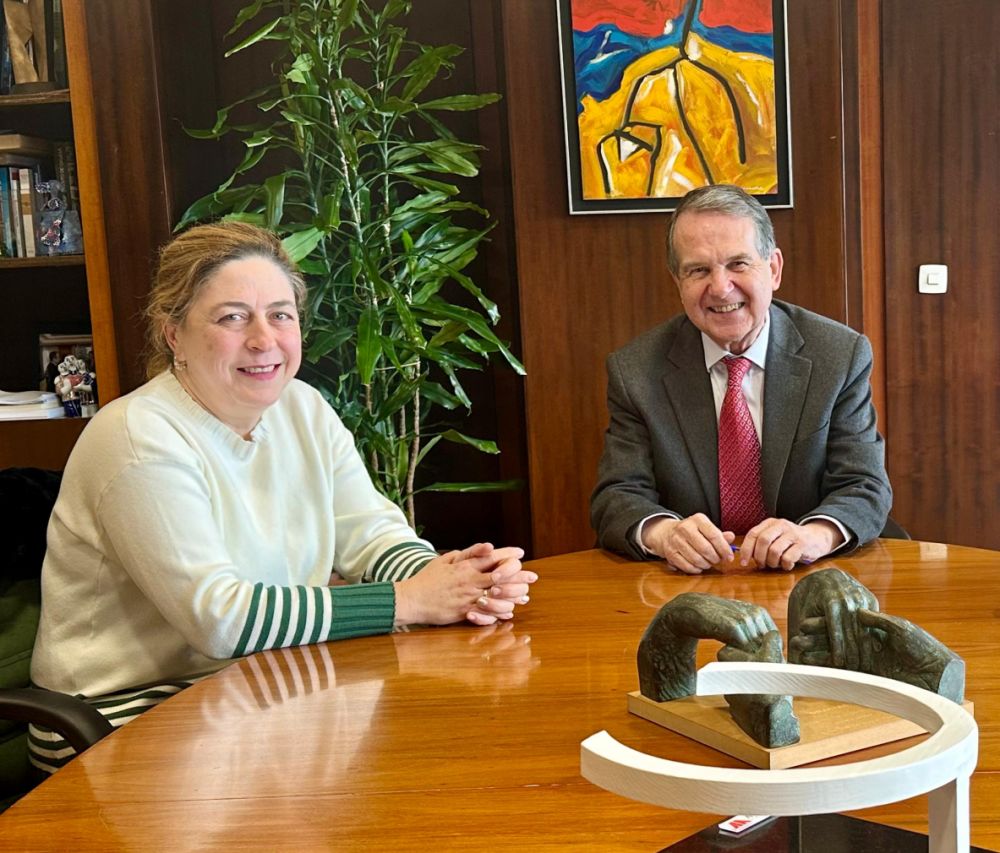 Foto da recente reunión de Abel Caballero coa pedánea de Bembrive