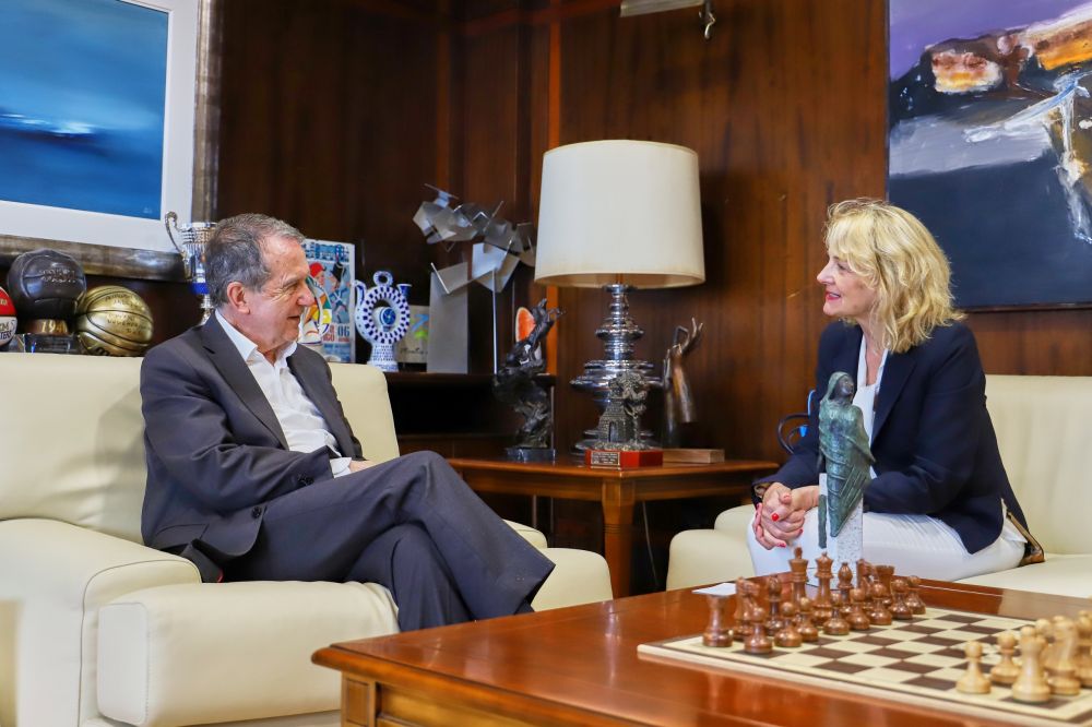 O alcalde e a embaixadora no transcurso da xuntanza