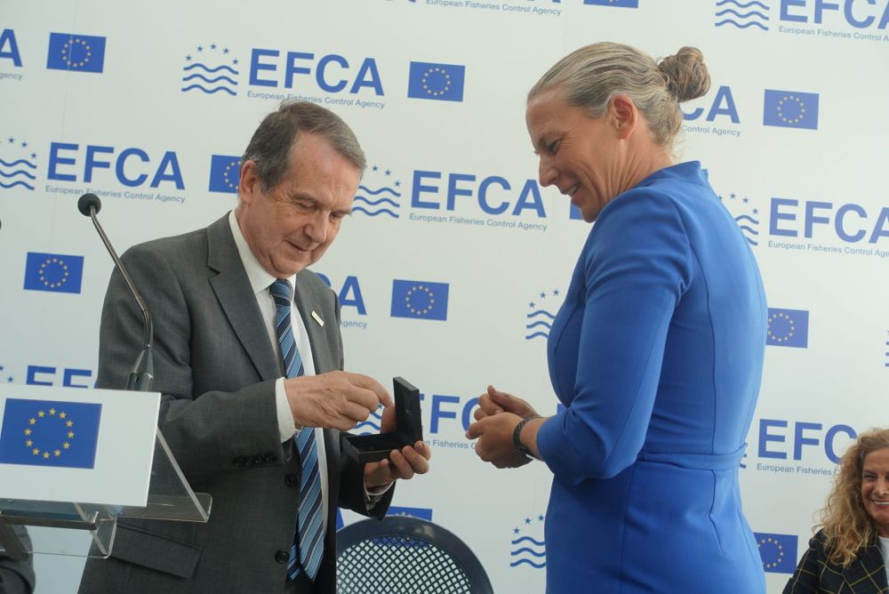 O alcalde xunto a directora da Axencia Europea de Control da Pesca, Susan Steele.