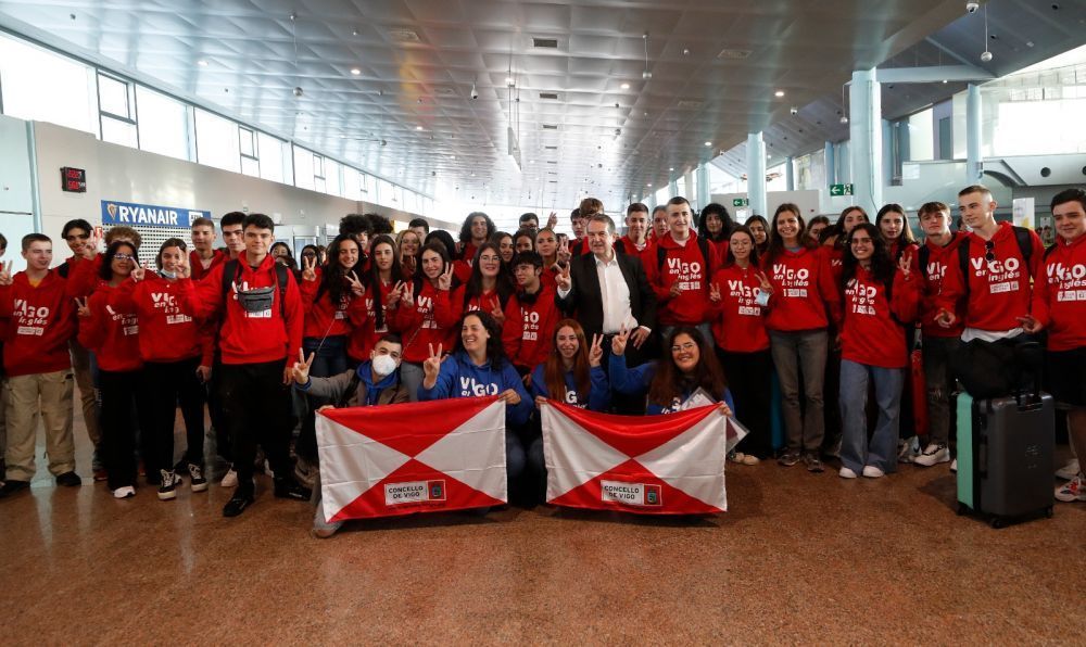 Foto de arquivo dunha saída de estudantes do aeroporto de Vigo.
