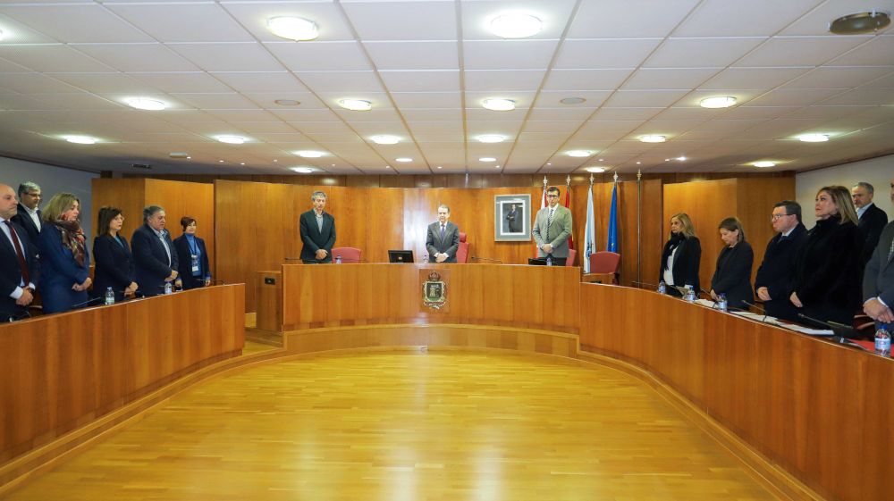 A Corporación garda un minuto de silencio polas vítimas de violencia de xénero