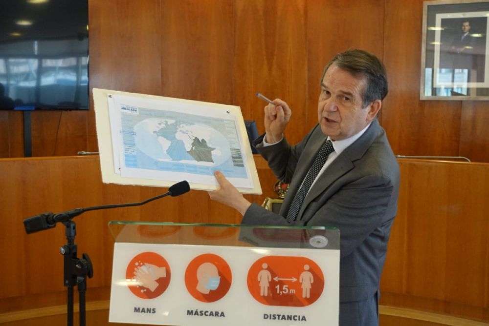 O alcalde amosa en rolda de prensa o mapa marcado coas illas e arquipélagos participantes