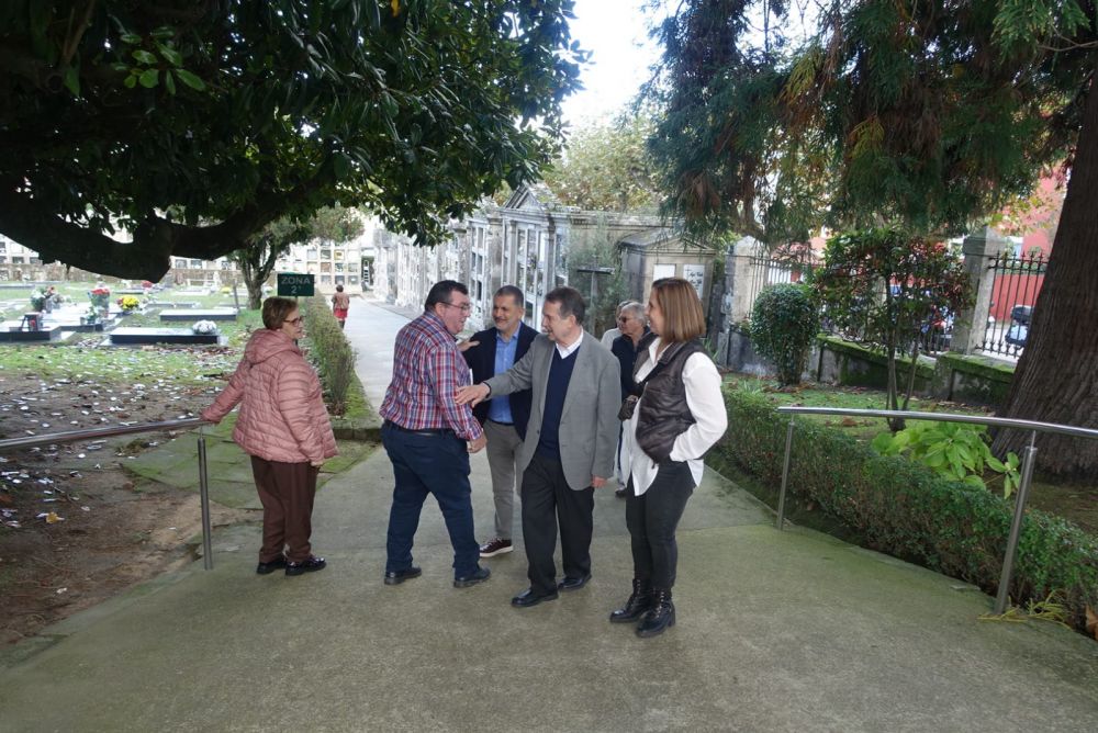 Visita ao cemiterio de Lavadores o día de Tódolos Santos