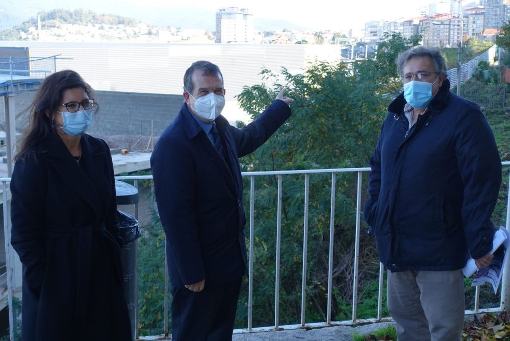 En novembro de 2020, xunto con María José Caride e Javier Pardo, o alcalde visitou o punto desde o que partirá a pasarela que conectará Vía Norte coa senda verde.