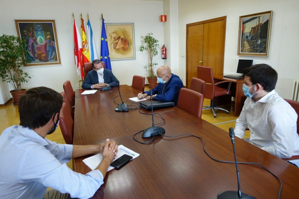 Reunión do alcalde con Carlos Fernández e Jorge Rouco